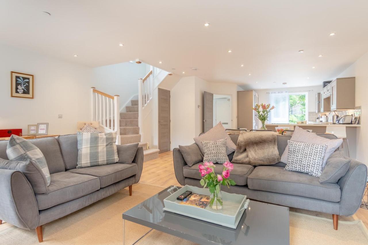 Snowdon Let, Brand New In The Heart Of