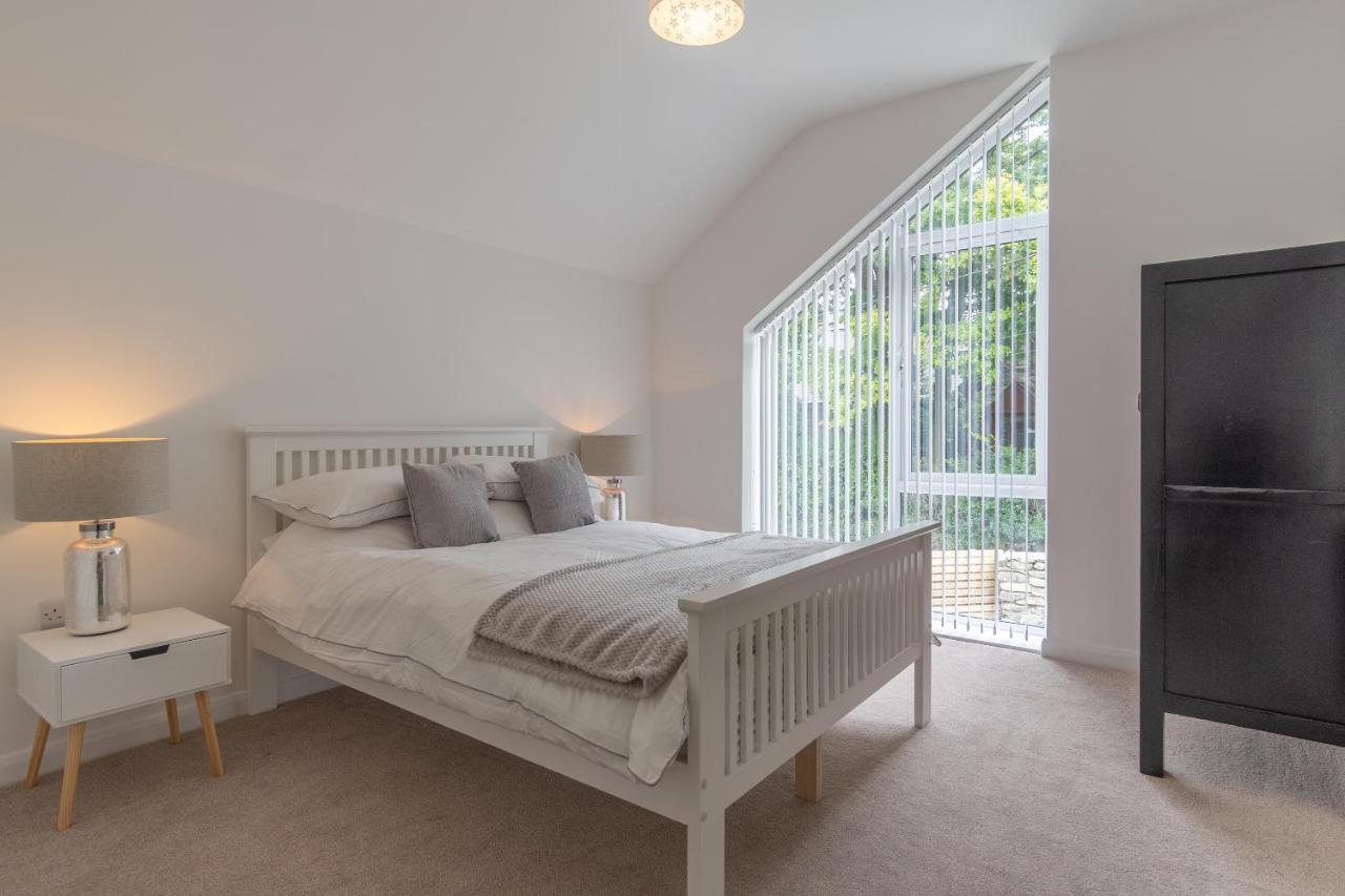 Snowdon Let, Brand New In The Heart Of